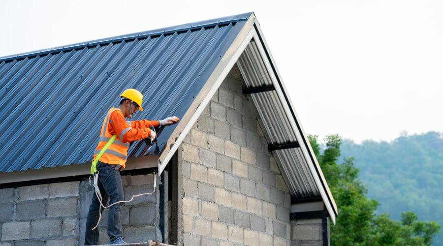 Professional Flat Roofing Installation in Manchester, IA